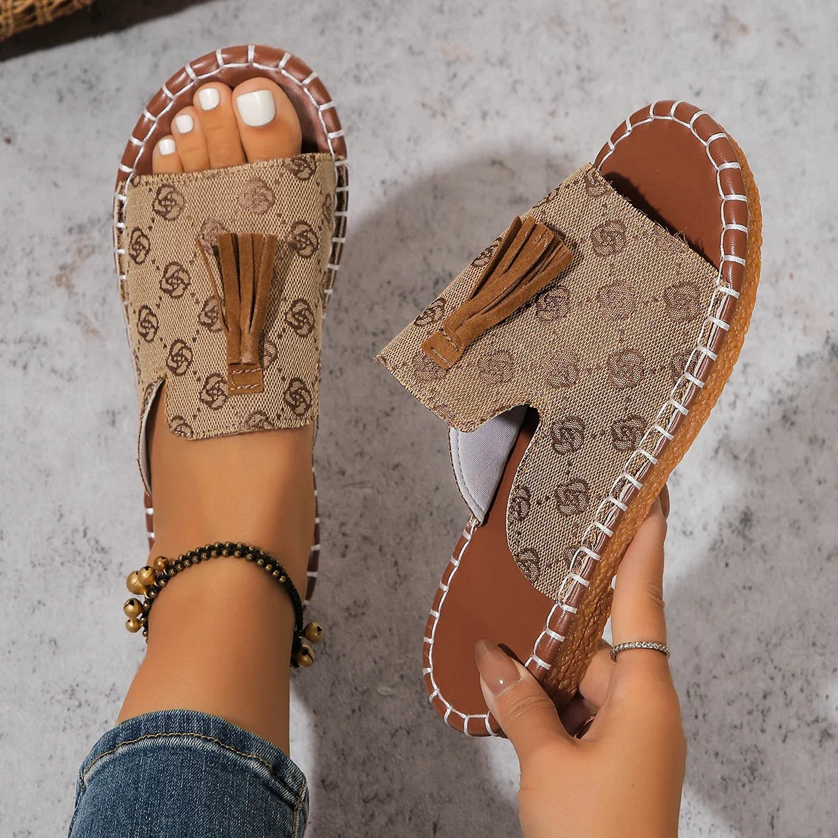 Women Slippers Summer Casual Beach Holiday Slippers New Fashion Fringe Outdoor Flat Shoes Women Open Toe Sandals Slides Women
